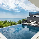 Villa Titanium