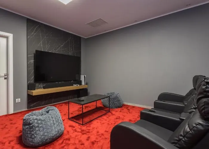 ヴィラ Titanium オパティヤ